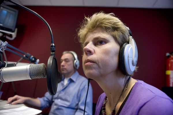 http://www.grensgeluiden.nl/afbeeldingen/BC201501-Joep_Trommelen-radioprogramma_grensgeluiden-Yvonne_Ton-foto_Piet_den_Blanken-GUA_3352-600.jpg