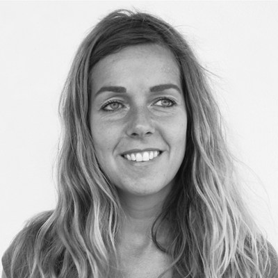 http://www.grensgeluiden.nl/afbeeldingen/portret_deslarge.jpg